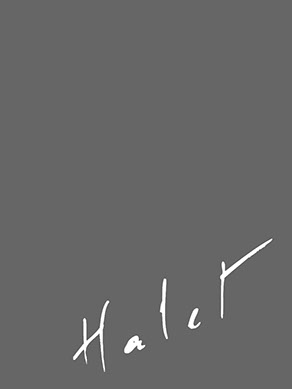 Modele feminin présente un vêtement haute-couture